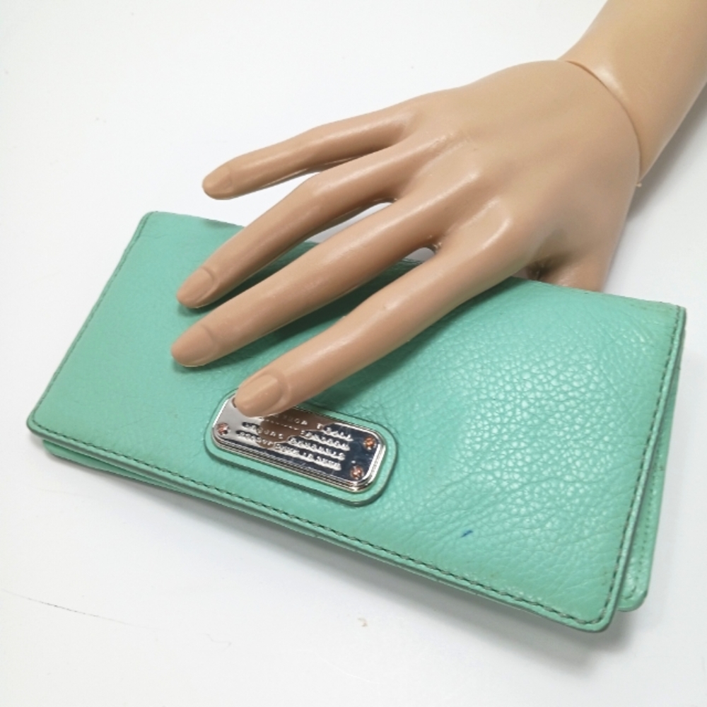 MARC JACOBS Mint Green Textured Leather Wallet Silver Logo WornButNotWor…